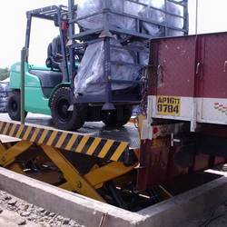 Truck loading 8 ton scissor